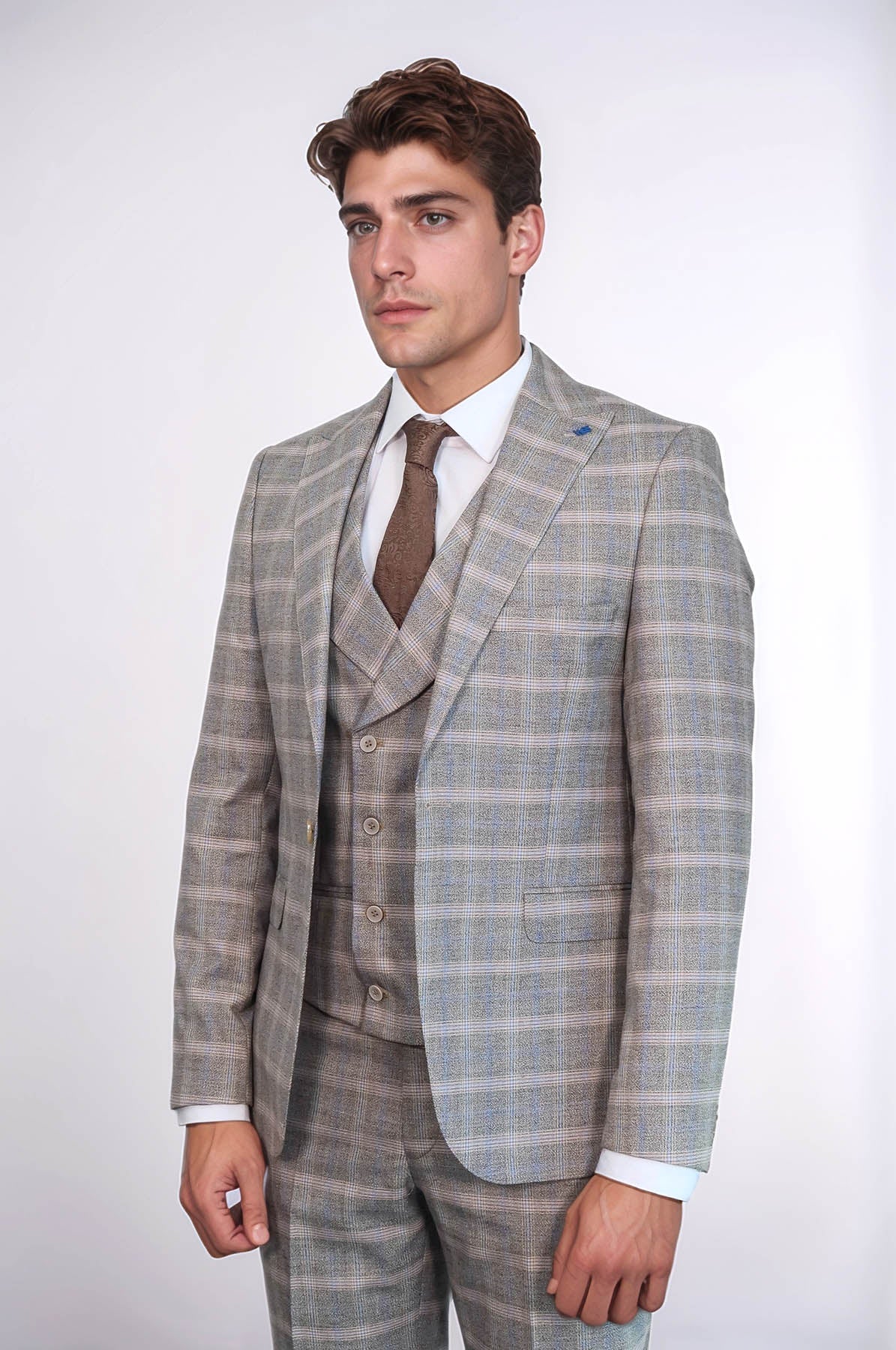 Single Button Peak Lapel 3-Piece Suit In Beige - Image 3